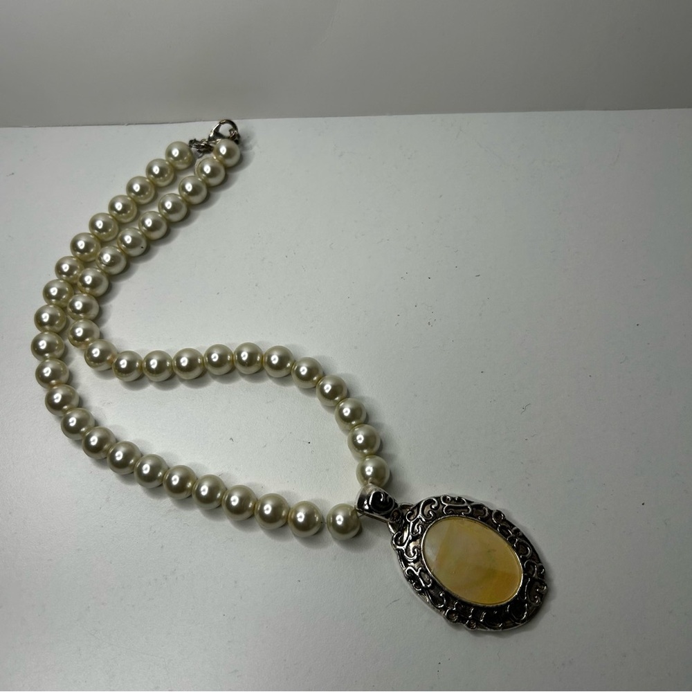 Elegant George Pearl Necklace with Silver Pendant